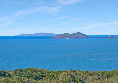 ESCAPE WITH A VIEW - Accommodation Newcastle 3