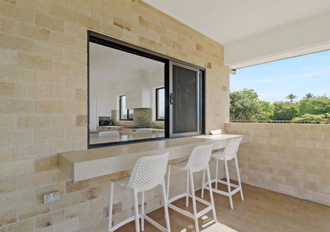ESCAPE WITH A VIEW - Accommodation Newcastle 4