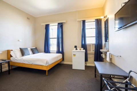 Esplanade Hotel Adelaide - Accommodation Newcastle 2