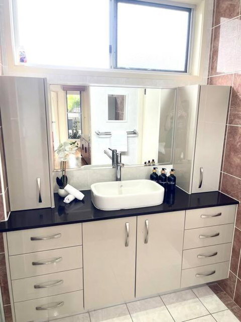 Exclusive Golf Course Community Family Home - Accommodation Newcastle 3