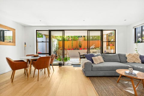 Fab Bondi 2-Bed With Courtyard & Alfresco Dining - Accommodation Newcastle 0