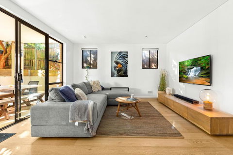 Fab Bondi 2-Bed With Courtyard & Alfresco Dining - Accommodation Newcastle 2