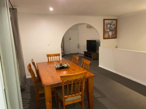 FAMILY 3-bedroom Everton Hills Apartment - Accommodation Newcastle 0