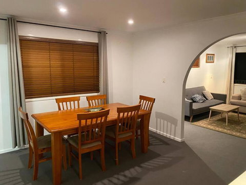 FAMILY 3-bedroom Everton Hills Apartment - Accommodation Newcastle 1