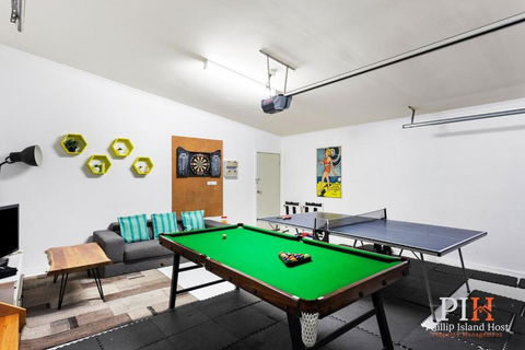 Family Entertainer Sleeps 10 - Accommodation Newcastle 2