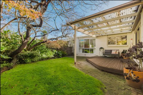 Family Friendly Art Deco Garden Patio WiFi WFH - Accommodation Newcastle 0