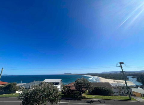 Family Holiday Home With Ocean View - Accommodation Newcastle 2