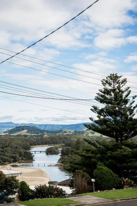 Family Holiday Home With Ocean View - Accommodation Newcastle 3