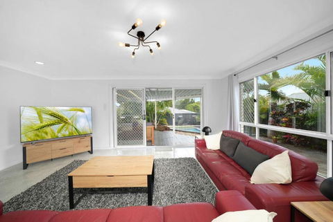 Family Escape Serene Oasis With Pool And AC - Accommodation Newcastle 1