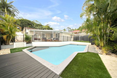 Family Escape Serene Oasis With Pool And AC - Accommodation Newcastle 0