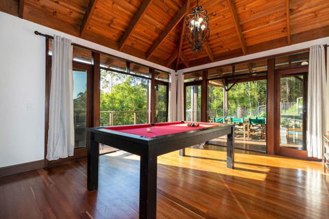 Family Retreat.Pool. WiFi. Games - Accommodation Newcastle 3