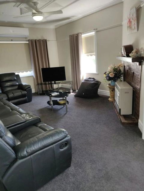Farm Stay On The Valley - Accommodation Newcastle 3