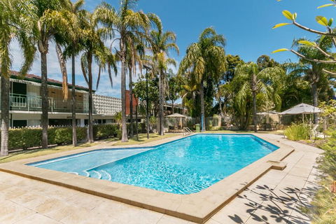 Flag Motor Lodge - Accommodation Newcastle 0