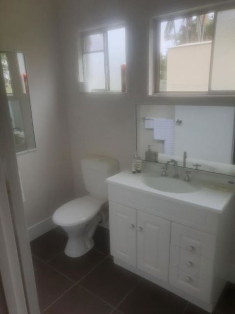 FRANGIPANI HOUSE - Accommodation Newcastle 3