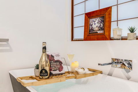 FUN&KY Parking 2 Patios WFH WiFi City Views - Accommodation Newcastle 0