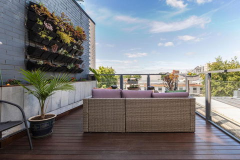 FUN&KY Parking 2 Patios WFH WiFi City Views - Accommodation Newcastle 1