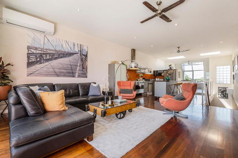 FUN&KY Parking 2 Patios WFH WiFi City Views - Accommodation Newcastle 2
