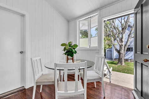 Gabba Central 2 Separate Homes 1 Block 6 Bdrms - Accommodation Newcastle 4