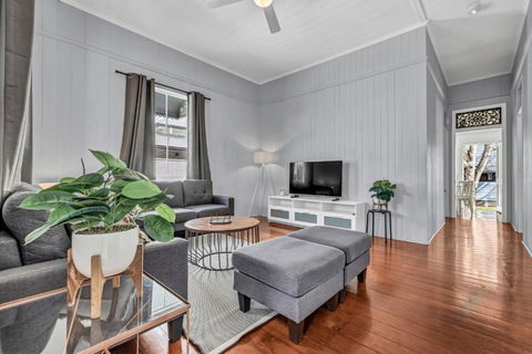 Gabba Central House 3BR2Bath Pets - Accommodation Newcastle 2