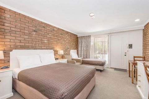 Golden Square Motor Inn - Accommodation Newcastle 3