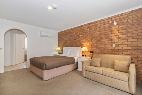 Golden Square Motor Inn - Accommodation Newcastle 0
