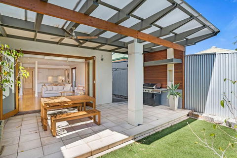 Goodie Goodwood Family Home - Accommodation Newcastle 0