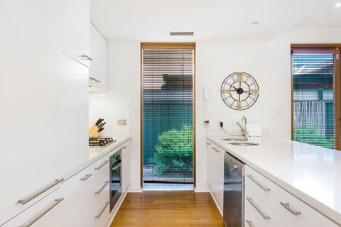 Goodie Goodwood Family Home - Accommodation Newcastle 3