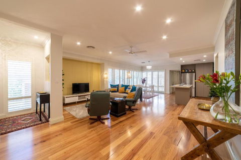 Greenmount Getaway - Accommodation Newcastle 0