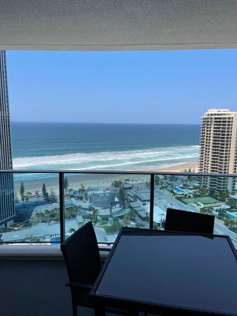 H Luxury Apartment At Surfers Paradise High Floor - Accommodation Newcastle 3