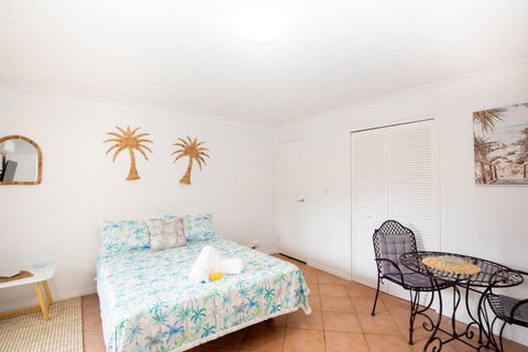 GORGEOUS STUDIO + 100M TO BEACH + POOL - Accommodation Newcastle 0