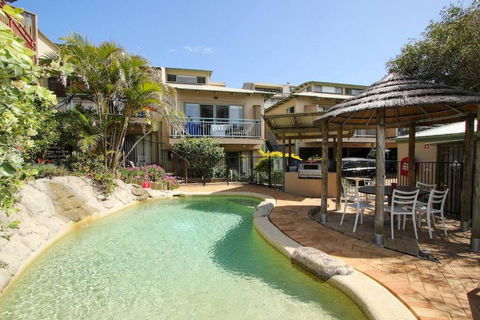 GORGEOUS STUDIO + 100M TO BEACH + POOL - Accommodation Newcastle 3