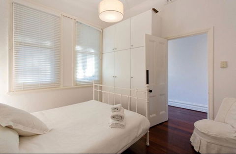 Gorgeous Subiaco Cottage - Accommodation Newcastle 3