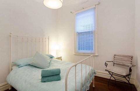 Gorgeous Subiaco Cottage - Accommodation Newcastle 4