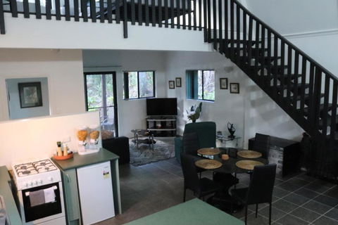 GREEN TREES CHALET Australia Zoo Close By - Accommodation Newcastle 0