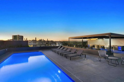 Hanlon Park Escape 250m To Stones Corner Village - Accommodation Newcastle 2