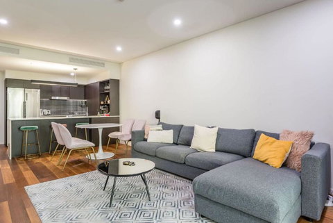 Hanlon Park Escape 250m To Stones Corner Village - Accommodation Newcastle 1