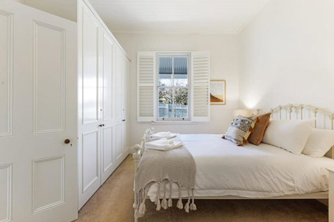 Hatton Ville Fireplace Village 5 Minutes Gardens - Accommodation Newcastle 3