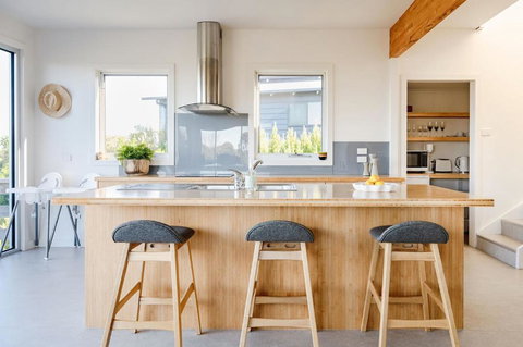 Haven Views Harmers Haven - Accommodation Newcastle 0