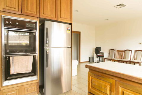 Hawthorn Holiday House - Accommodation Newcastle 2
