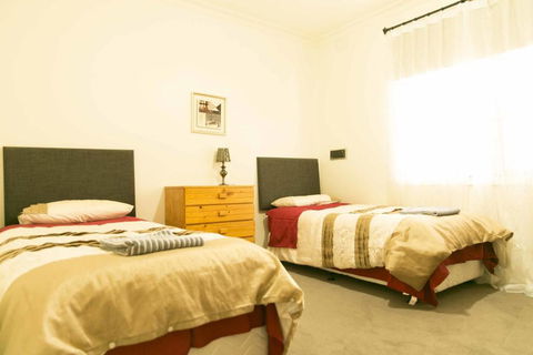 Hawthorn Holiday House - Accommodation Newcastle 3