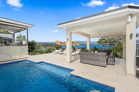 HEATed Pool, Lake & Beach, Luxury 5 B/R House - Accommodation Newcastle 0
