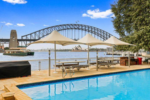 HENRY12 Self- Catering - Accommodation Newcastle 0