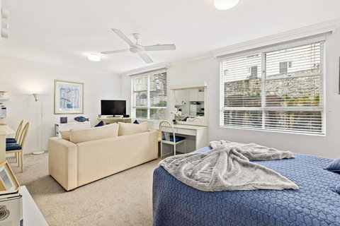 HENRY12 Self- Catering - Accommodation Newcastle 2