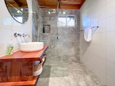 HEXAGON BEACH HOUSE Binalong Bay Of Fires Views - Accommodation Newcastle 0