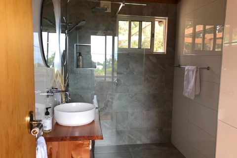 HEXAGON BEACH HOUSE Binalong Bay Of Fires Views - Accommodation Newcastle 3