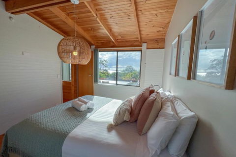 HEXAGON BEACH HOUSE Binalong Bay Of Fires Views - Accommodation Newcastle 2