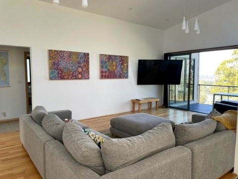 Hill Top Retreat - Accommodation Newcastle 1