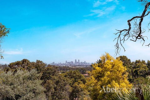 Hillside Retreat- Your Tranquil Home Away - Accommodation Newcastle 0