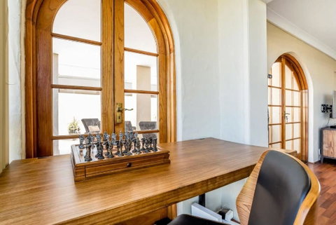 Inner City Pad Indooroopilly - Accommodation Newcastle 1