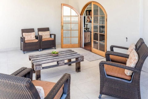 Inner City Pad Indooroopilly - Accommodation Newcastle 3